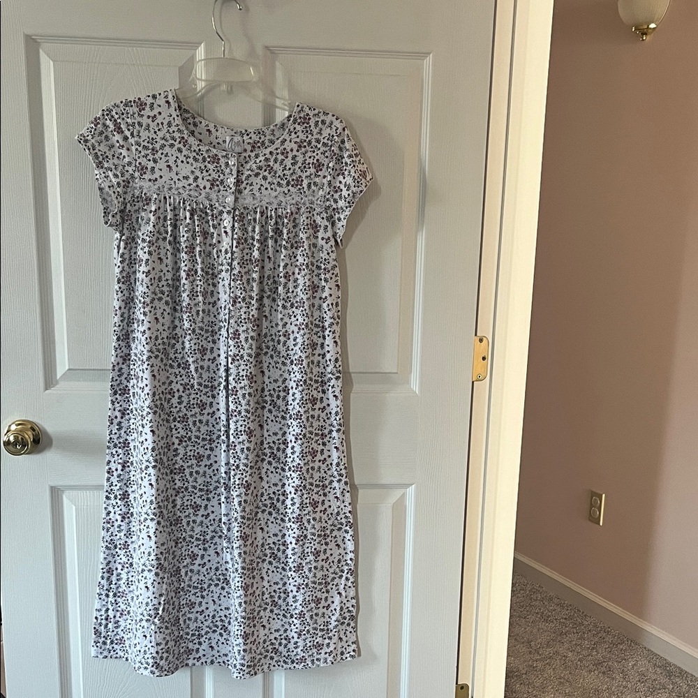 Aria Pink and Black Floral short sleeve nightgown Sz small